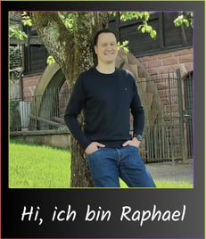 Porträt vom ADHS-Coach – „Hi, ich bin Raphael“ steht unter dem Bild auf der Startseite