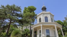 Photo extérieure d'une maison avec jardin à La Valette-du-Var, réalisée pour une annonce immobilière.