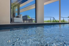 Photographie professionnelle d'une maison avec piscine à Bormes-les-Mimosas.