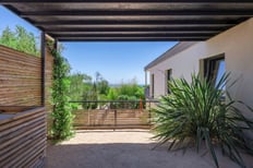 Photographie immobilière d'une maison avec jardin à Sanary-sur-Mer.