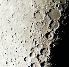 In primo piano 4 crateri. In alto a Sx Albategnius, dx Ptolemaeus, sotto Arzachel e Alphonsus.