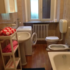 bathroom at the ortensia apartment at villa ombrosa