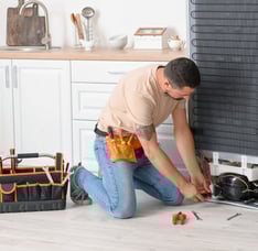 technicin is repairing the fridge