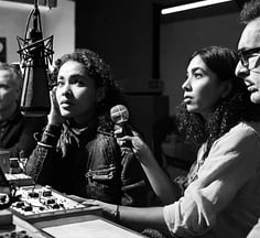 Participants en atelier radio, prise de parole et cohésion d’équipe.