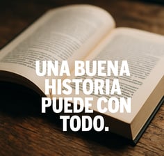 Libro abierto sobre mesa de madera con el texto “Una buena historia puede con todo”