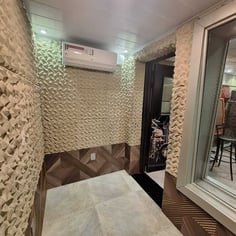 Corredor com tratamento acústico e ar condicionado no Studio Brothers em Porto Alegre