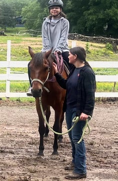 Health Vibes - Therapeutic horse riding, a student led by a teacher