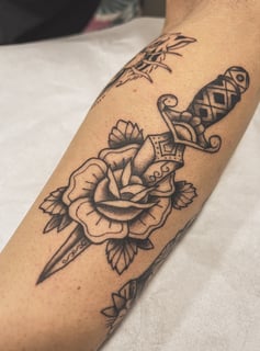 tatuagem adaga Old School