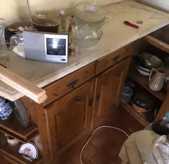 oud portugees keuken met spullen