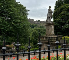 statue in edinburgh, scotland