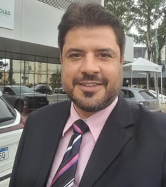Dr Lando Bonatti Tel: 62 992156610 Advogado especialista em direito civil.