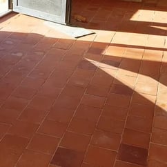 Carreaux en terre cuite rouge