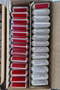 TACHAS BLANCO ROJO