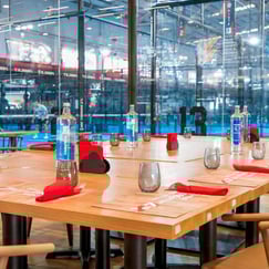Club restaurant Padel X7 Sabadell with direct view of padel courts - enjoy meals while watching players train near Barcelona