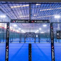 Indoor padel courts wat X7 Sabadell with panoramic glass and blue turf
