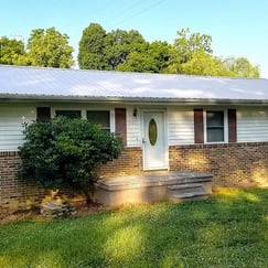House wash in Greenville, Tn 37743 37745 near me by Bobs Pressure Washing LLC in Bulls Gap, Tn 37711 12