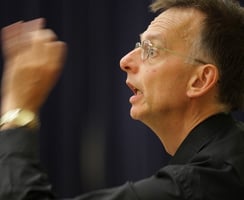 Photo of Steven Kings conducting 
