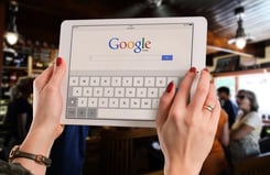 Tablette avec page d'accueil Google