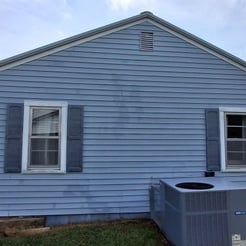 Vinyl house wash in Mooresburg, Tn 37811 by Bobs Pressure Washing services 12