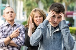 relations parents-enfants stress parental difficultés familiales