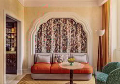 Zona lounge con arredi su misura per il progetto hospitality Hotel Casa Monti di BRB Engineering srl