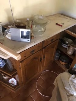 oud portugees keuken met spullen