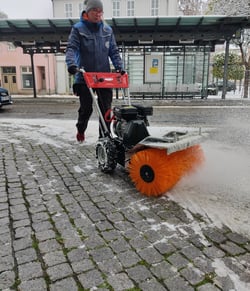 Winterdienst mittels Kehrmaschine