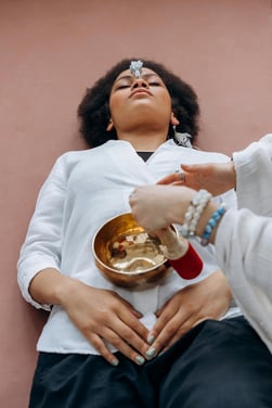 sesión de sonoterapia de reiki