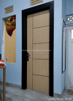 Pintu SWP (solid wood panel) lapisan HPL