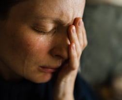 Woman crying, grief and loss – supported by Green Leaf Hypnotherapy, Lancing, West Sussex