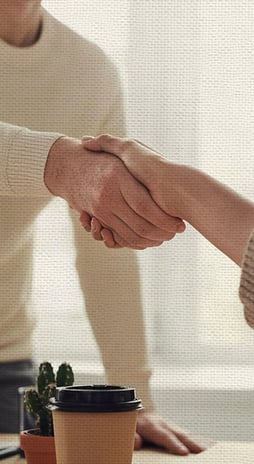 Concrétisation d'une collaboration par une poignée de main