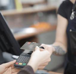 A customer pays a vender with their credit card using a wireless terminal.