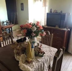 Oud portugees huis met spullen