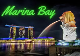 Travel guide visiting Marina Bay, Merlion, Singapore