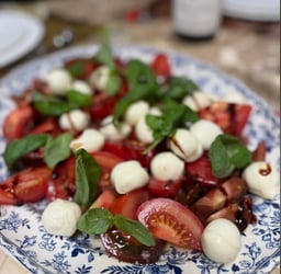 Capresse salad with tomatoes and mozarella