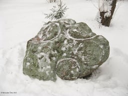 Ruzgų arba Dapšių akmuo su apskritimais, vadinamas Saulės akmeniu
