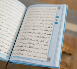 Coran bleu lumineux pour étude profond du coran avec annour