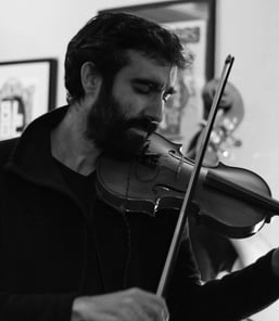 David ABEIJON jouant du violon