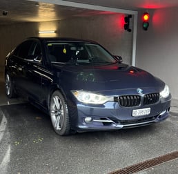 a car parked in a parking lot with a traffic light