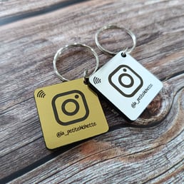 badge porte clé en plastique double couche effet miroir et technologie nfc