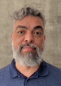 Cesar Felicio, mentor da Além da Tormenta, especialista em transformação pessoal e espiritual