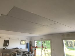 Plaquage et soufflage de l'isolation dans les combles