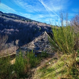 Vue sur les gîtes en Ardèche