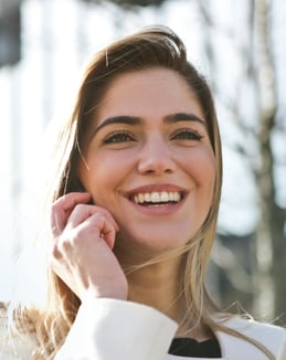 Smilling-young-businesswoman
