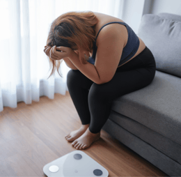 femme grosse triste