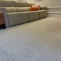 tapete sisal sintético na sala na cor bege e branco