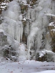 Rivière gêlée en Ardèche