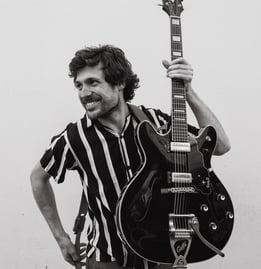 Eddie DHAINI avec guitare