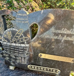 plaque funéraire dorure