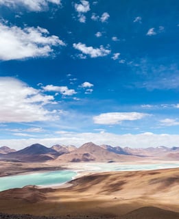Magnifique vue sur la Laguna Verde depuis le sommet du volcan Licancabur.